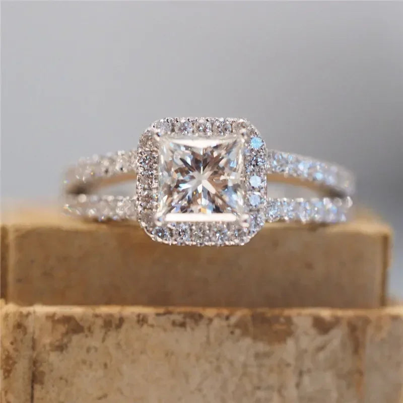 2025 Classic Simple Design Wedding Engagement Rings for Women Mosaic Square Crystal Cubic Zirconia Brilliant Luxury Jewelry Good Vibrations