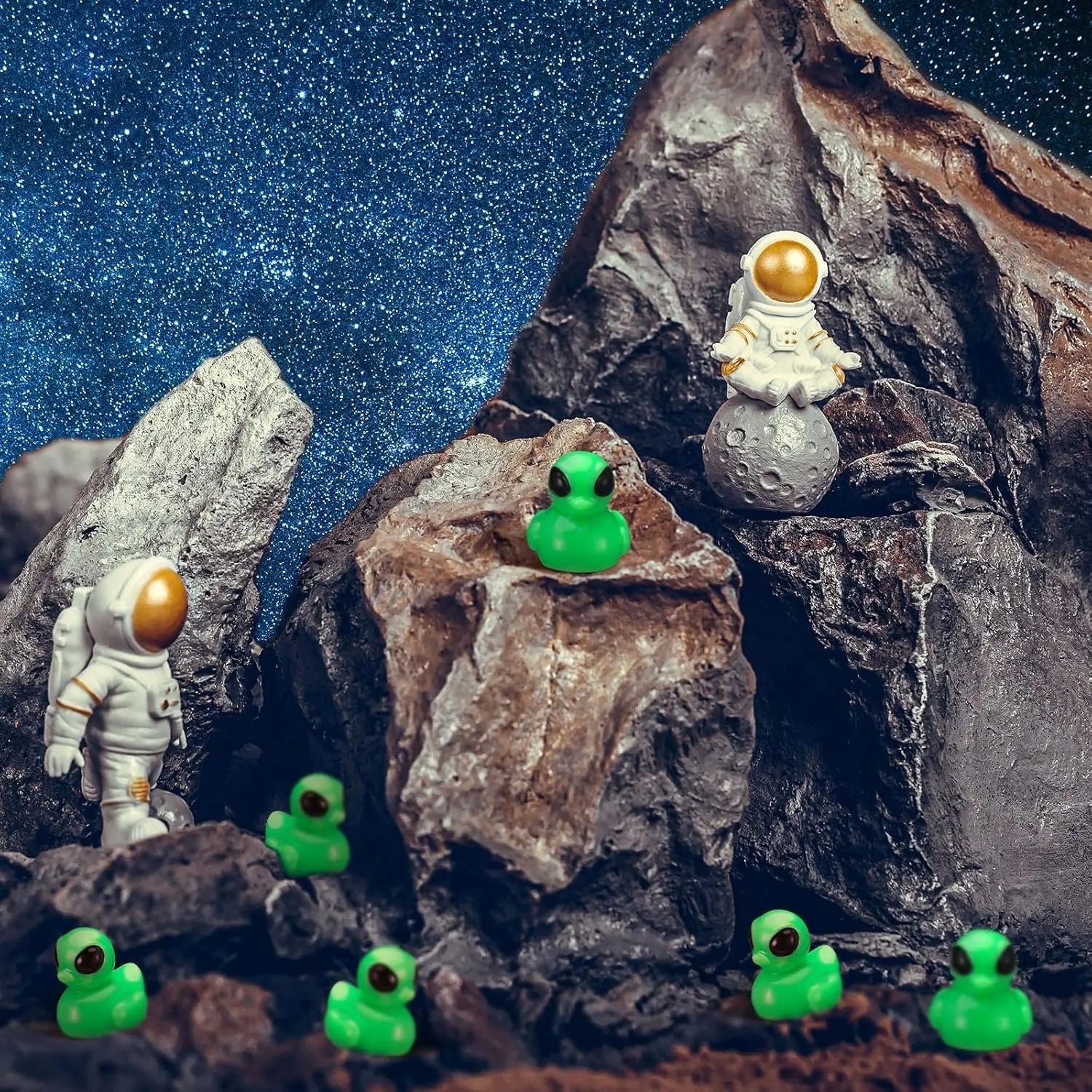 50 Pcs Green Alien Duck Figurine Halloween Mini Funny UFO Sci-fi Resin Duck for Party Favors Dashboard Desk Cute Alien Decor Good Vibrations