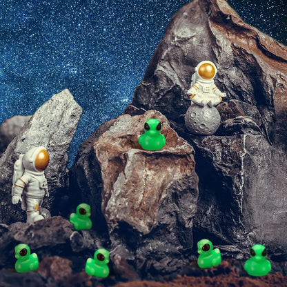 50 Pcs Green Alien Duck Figurine Halloween Mini Funny UFO Sci-fi Resin Duck for Party Favors Dashboard Desk Cute Alien Decor Good Vibrations