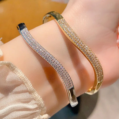 New Exquisite All-match Simple Bracelet Sweet Fashion Temperament Bracelet Women's Banquet Bracelet Good Vibrations