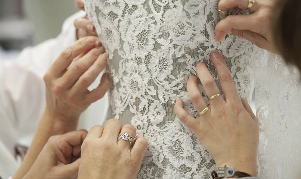 2024 Sexy Fascinating A Line Women's Wedding Dresses Popular Lace Appliques Backless Bride Gowns Modern Strapless Robe De Mariée Good Vibrations